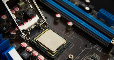 Qualcomm (QCOM) raises guidance after chip revenue lifts Q1 results