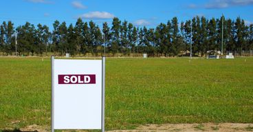 Qube (ASX:QUB) sells option to develop Beveridge to Commonwealth