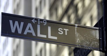 Wall Street closes higher, yield touches 3-year high; HP, PFE rise