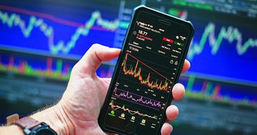 TSX extends losses as financial and healthcare sectors trade in red