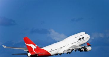 Qantas (ASX:QAN) shares end 4% higher as international travel picks up