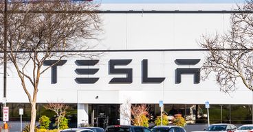 Elon Musk’s Twitter deal sets off worst fall in Tesla (TSLA) stocks