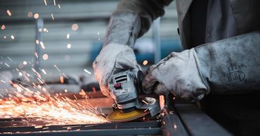 AVP, SES, EFN, IBG & PVR: 5 TSX outperforming industrial stocks