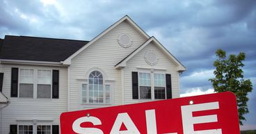 US luxury-home sales plunge the most since Covid-19 outbreak