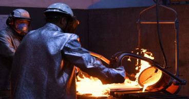 Gold slips as dollar gains after Fed warning on inflation fight