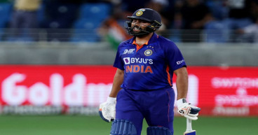 Cricket-Shastri tells India to pick new T20 captain, follow England template