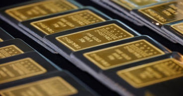 Gold rebounds 1% as tepid dollar offsets rate-hike fears