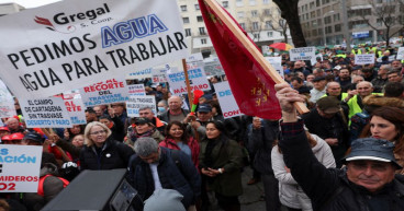 Spanish farmers protest against plans to curb water supply for irrigation