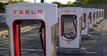 Tesla says its 4Q profit rose 59%, expects strong demand