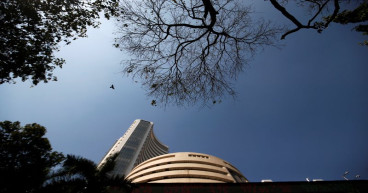 Indian shares fall as financials slide; Adani stocks tumble