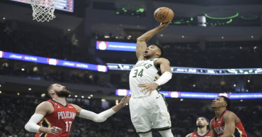 Giannis goes off in 1st half, scores 50 in Bucks' win