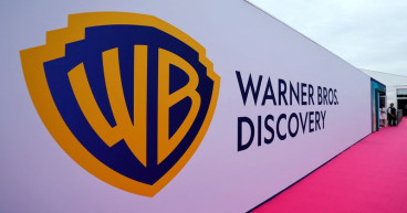 Exclusive-Warner Bros Discovery licenses movies and TV shows to Roku, Tubi