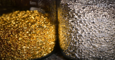 Gold dips as robust U.S. jobs data stokes hawkish Fed fears