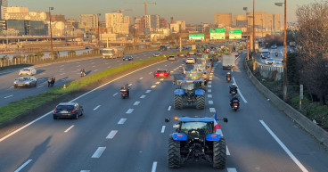 Hundreds of tractors enter Paris in protest against pesticide bans