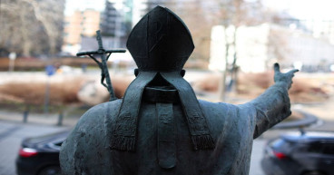 Polish weekly withdrawn from some outlets amid John Paul II row