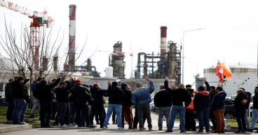 France requisitions workers for refineries after two weeks of energy strikes