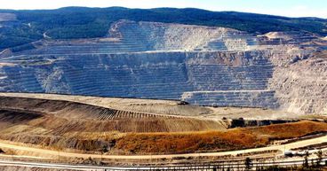BHP Billiton Limited clutched stakes in copper explorer SolGold