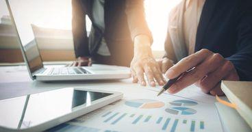 HSBC Holdings plc (LSE:HSBA) in FTSE 100 Today Banking Sector Focus