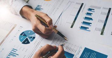 WH Smith PLC Gains Moderate Consensus Amid Market Shifts