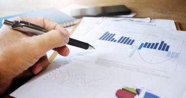 Global Uncertainty Impacts FTSE 350 Amid Geopolitical Tensions