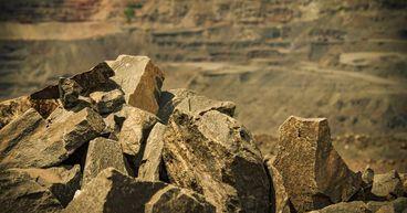 FTSE 100 Watch: Anglo American Developments Highlight Commodity Sector Focus