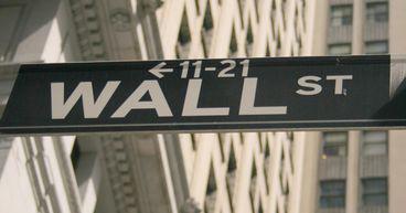 US stocks close the week on a positive note; SNAP, VZ decline