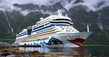 Why Carnival Corp (CCL) stock jumped more than 8% on Friday?
