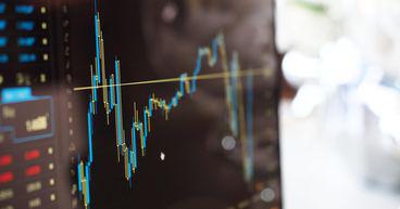 TSX continues fall as financials, energy & materials sink, loonie down