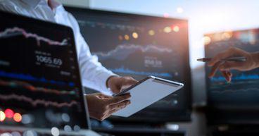 TSX edges lower as investors digest Fed’s hawkish take, NexJ top mover
