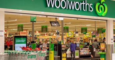 How have Woolworths’ (ASX:WOW) shares performed in past year?