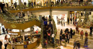 2 US retail stocks to watch amid recession fears: WMT & KR
