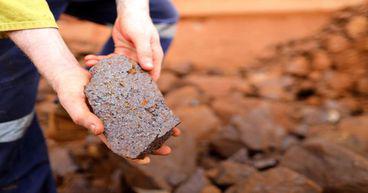 What’s up with Fortescue’s (ASX:FMG) shares?
