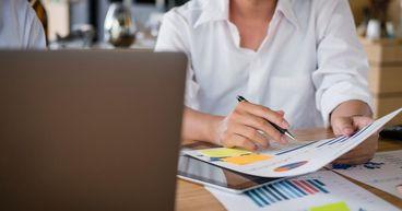 Is Dividend Yield Adding Value to Institutional Interest in Enterprise Financial Services?