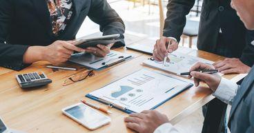 What Does the FTSE 100 Chart Reveal About the UK Stock Market?