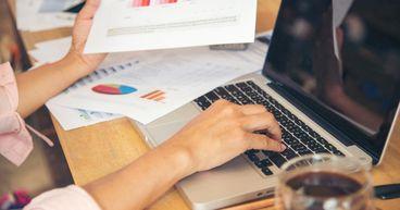 Laurentian Bank (TSX:BAM) Sparks Confidence Across The TSX Smallcap Index