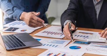 ASX 200 Banking Giant: 4 Metrics Shaping CBA’s Valuation
