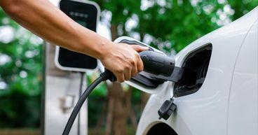 Is NIO (NYSE:NIO) Navigating a Shift in the EV Market Landscape?
