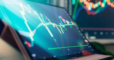 Why Are FTSE 350 Retail Shares Facing Pressure From Spending Trends?