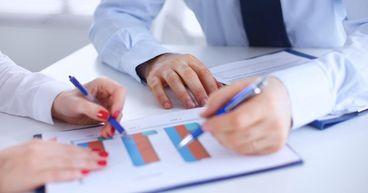 Castelnau Group (LSE:CGL) Moves Above Long-Term Avg in FTSE 350
