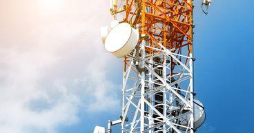 Telefónica (NYSE:TEF) Balances Revenue Growth and Shareholder Returns