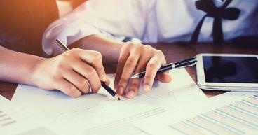 What Onex Corp (TSX:ONEX) Valuation Says After S&P 500 TSX Composite Index Strength?