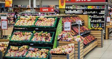 Wesfarmers Ltd (ASX: WES) Or Woolworths (ASX: WOW)