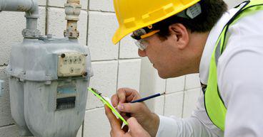 2 top TSX utility stocks to buy in August: Fortis (FTS) and AQN