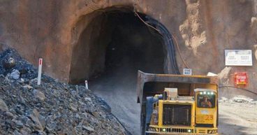  A Closer Look At 5 Gold Stocks – SFR, RSG, AMI, OGC AND WGX 