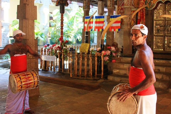 Traditional Sri Lankans At Temple Of The Sacred Tooth Relic