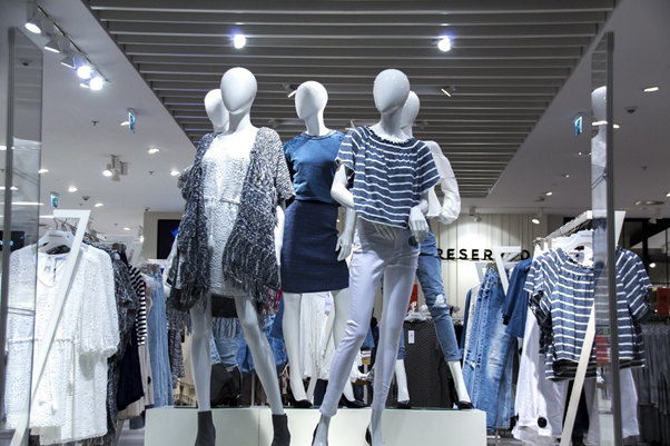Levi Strauss’ (LEVI) net revenue jumps 41% in Q3, 2021.