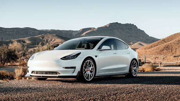Tesla’s two-day stock slide, the biggest in 14 months, comes as Elon Musk asked his fans in a Twitter poll over the weekend if he should offload 10% of his shares in the company.
