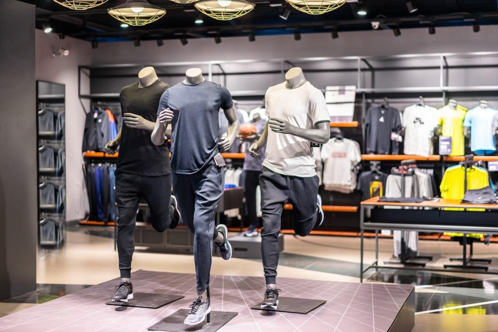 Lululemon Faces Pressure Amid Nasdaq Retail Market Shift