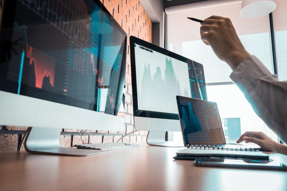 Investing Smarter: 3 ASX 200 Stocks Catching Investor Attention Today