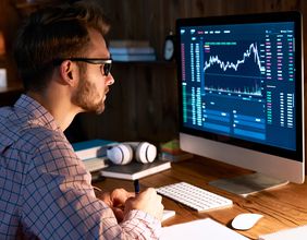 Brookfield (BAM.A) & Onex vie for Modulaire. Which stock is better buy?